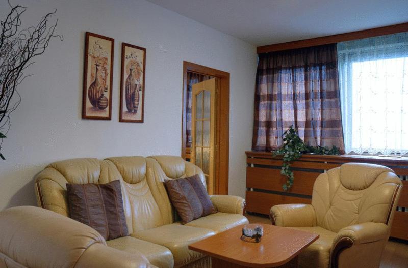 Hotel Druzba Μιχάλοβτσε Εξωτερικό φωτογραφία