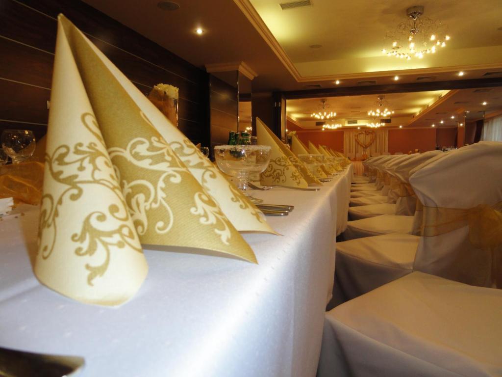 Hotel Druzba Μιχάλοβτσε Εξωτερικό φωτογραφία
