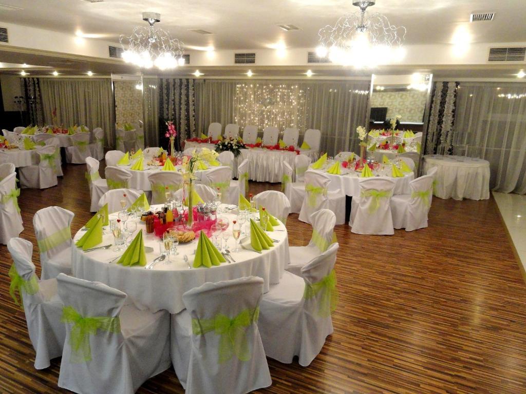 Hotel Druzba Μιχάλοβτσε Εξωτερικό φωτογραφία