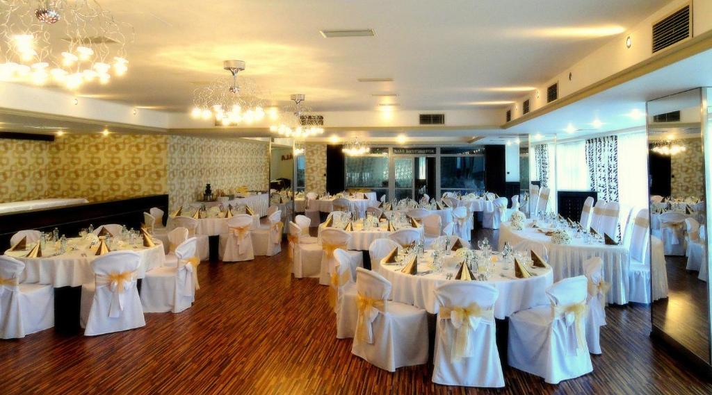 Hotel Druzba Μιχάλοβτσε Εξωτερικό φωτογραφία