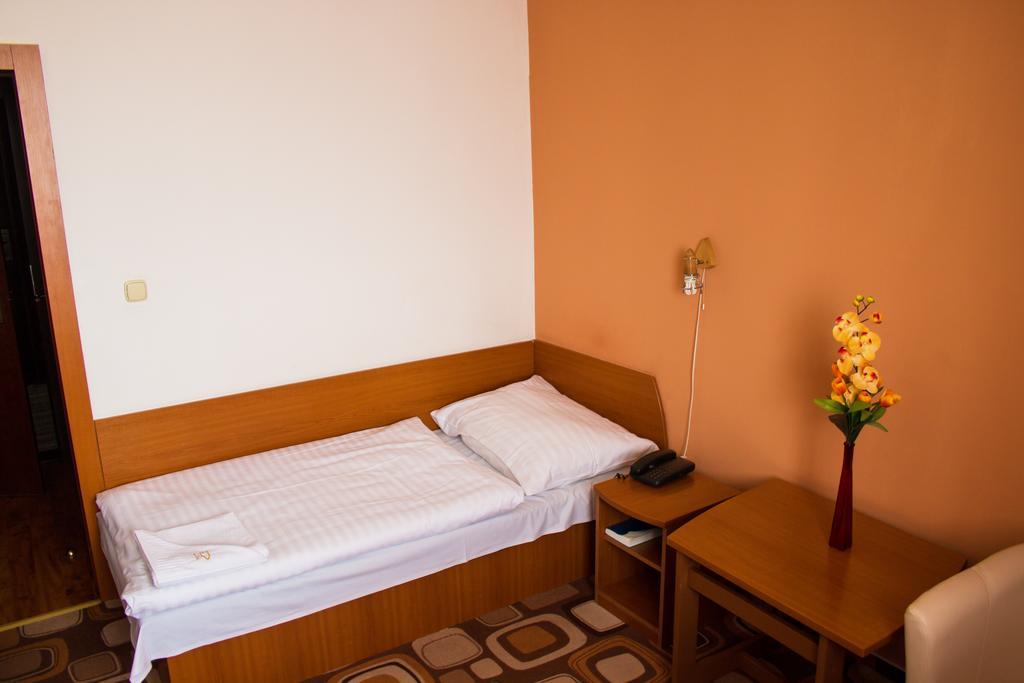 Hotel Druzba Μιχάλοβτσε Εξωτερικό φωτογραφία