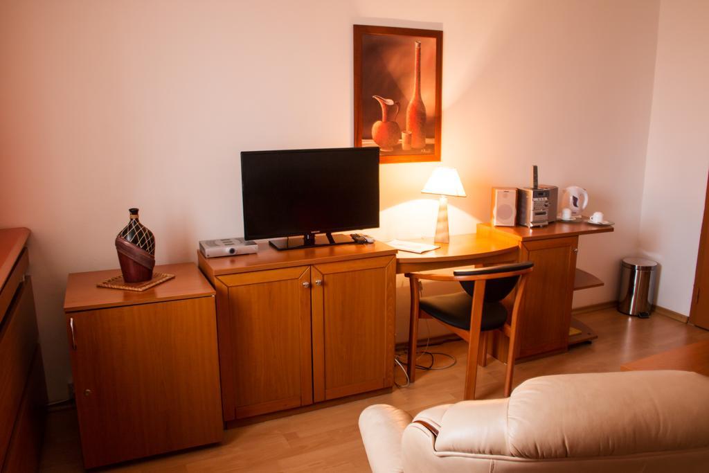 Hotel Druzba Μιχάλοβτσε Εξωτερικό φωτογραφία