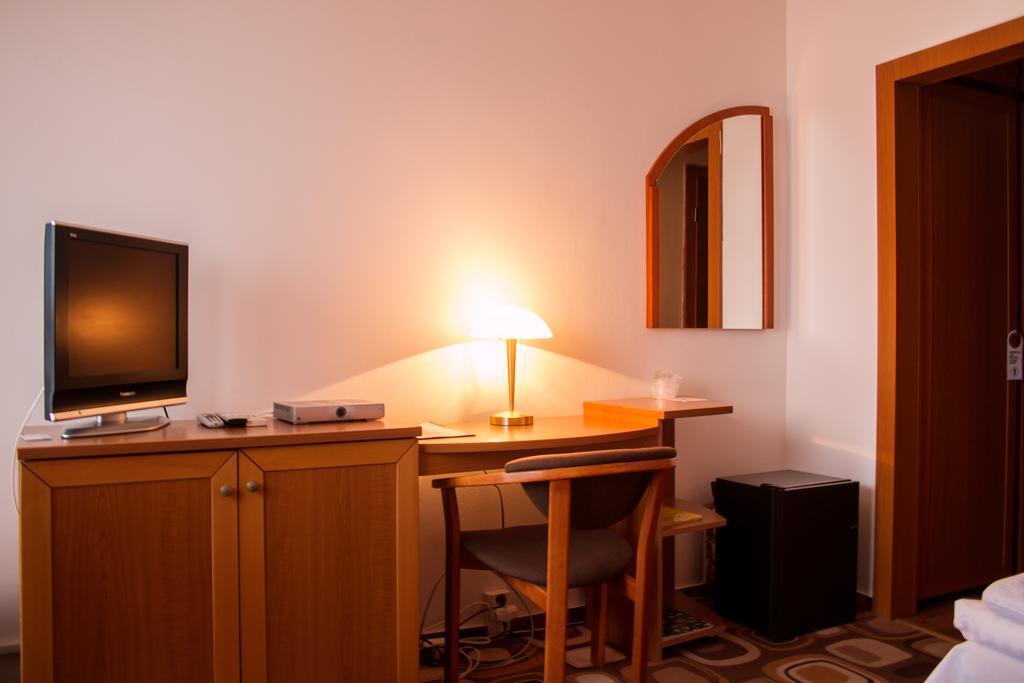Hotel Druzba Μιχάλοβτσε Εξωτερικό φωτογραφία